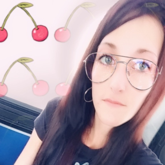 Meet your Posher, Chelsie - Picture 1 of 1